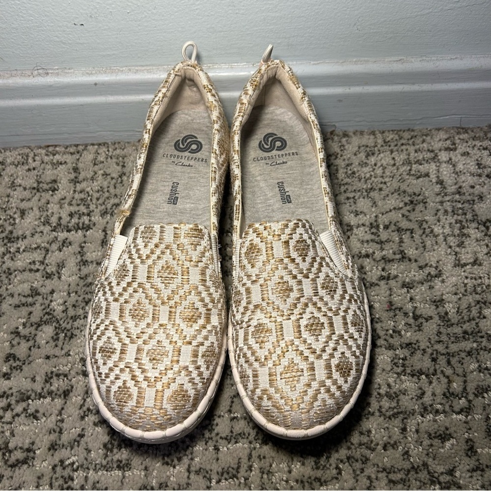 Clarks Cloudsteppers Cushion White & Brown Stitched Slip-On Loafers Size 6.5